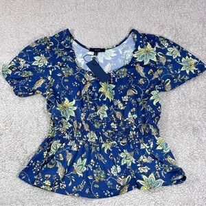 NWT Blue Floral Peplum Blouse Short Sleeved Top Size Medium